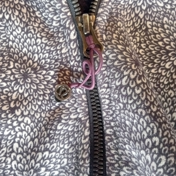 Lululemon Scuba Hoodie II - Plush Petal Deep Coal Ghost / Deep Coal. Size 4. - Picture 3 of 3